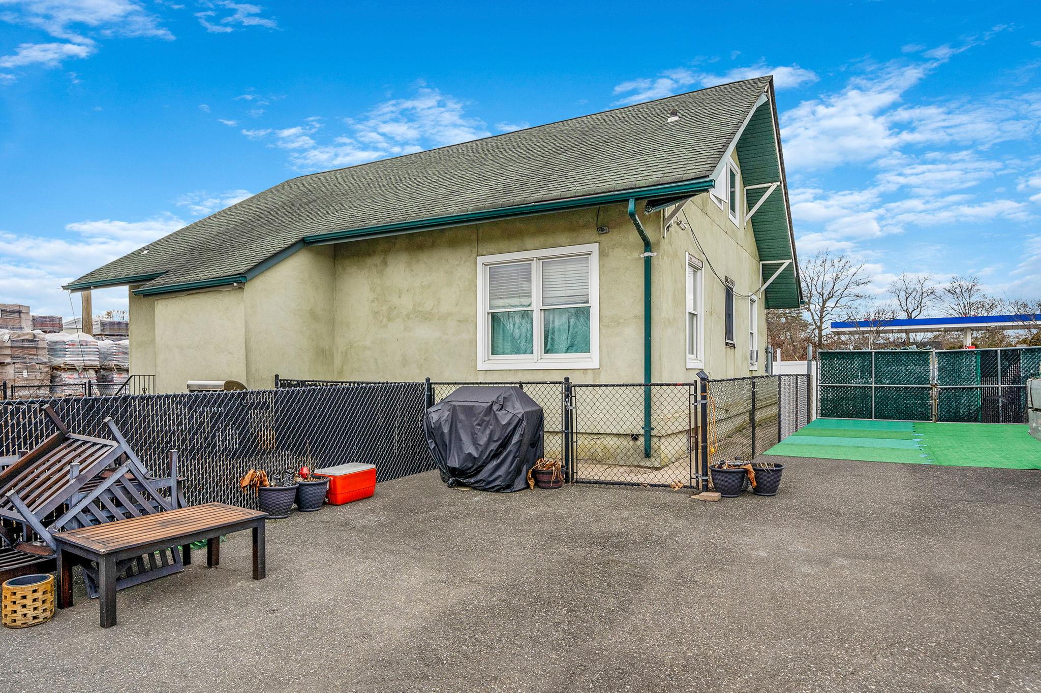 327 Ronkonkoma Avenue, Ronkonkoma, New York image 2