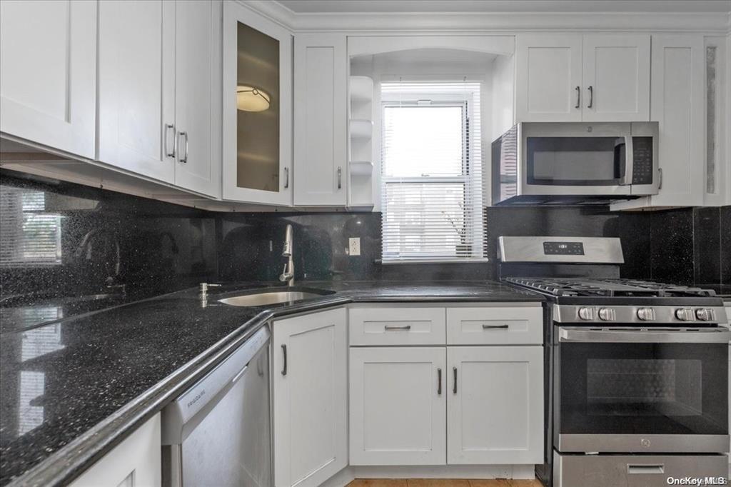 141-12 79th Ave Ave #1I, Kew Garden Hills, New York image 7
