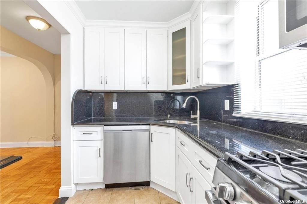 141-12 79th Ave Ave #1I, Kew Garden Hills, New York image 6