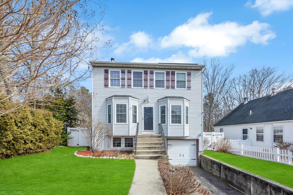 335 Tyler Avenue, Miller Place, New York image 1