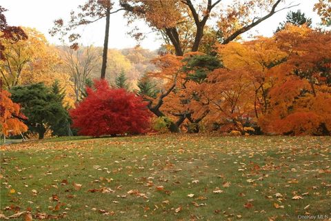 22 Castle Walk Scarsdale NY 10583