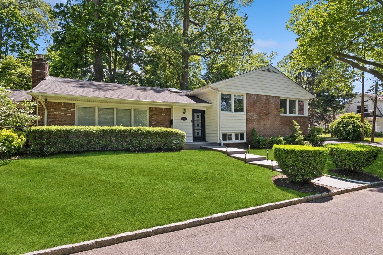 18 Woodcrest Road