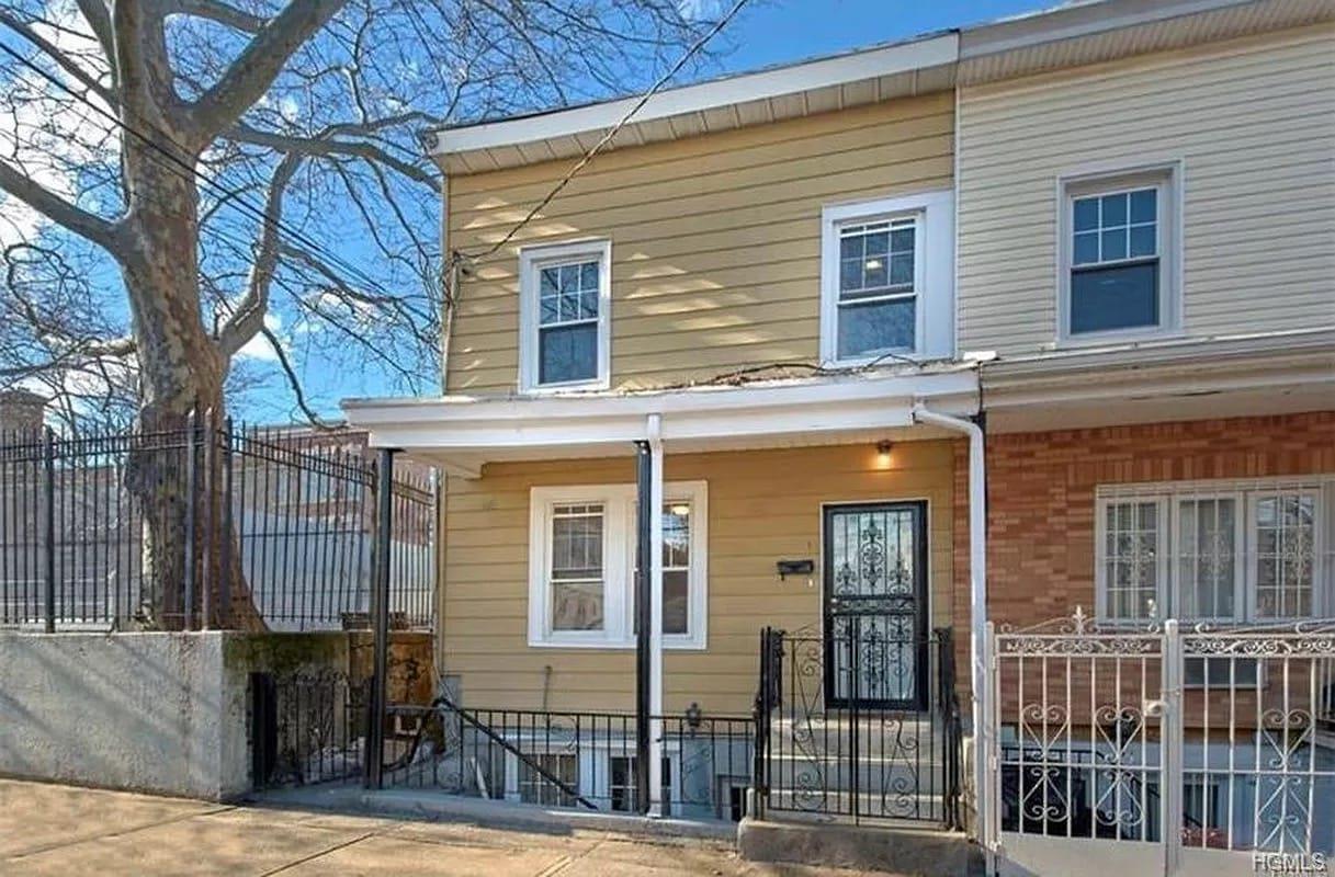 Matilda Avenue, Bronx, New York - 3 Bedrooms  
3 Bathrooms  
9 Rooms - 