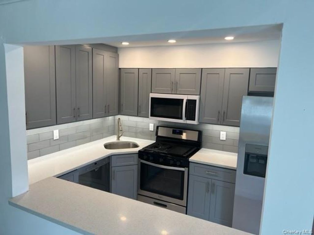 Photo of 94 Lucille Avenue, Elmont, NY 11003 (MLS # 978169)