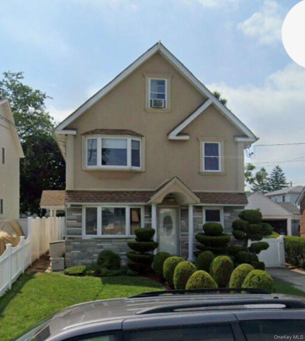 Photo of 94 Lucille Avenue, Elmont, NY 11003 (MLS # 978169)