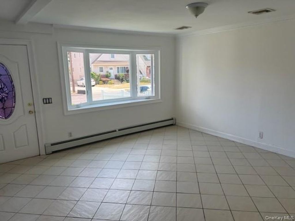 Photo of 94 Lucille Avenue, Elmont, NY 11003 (MLS # 978169)