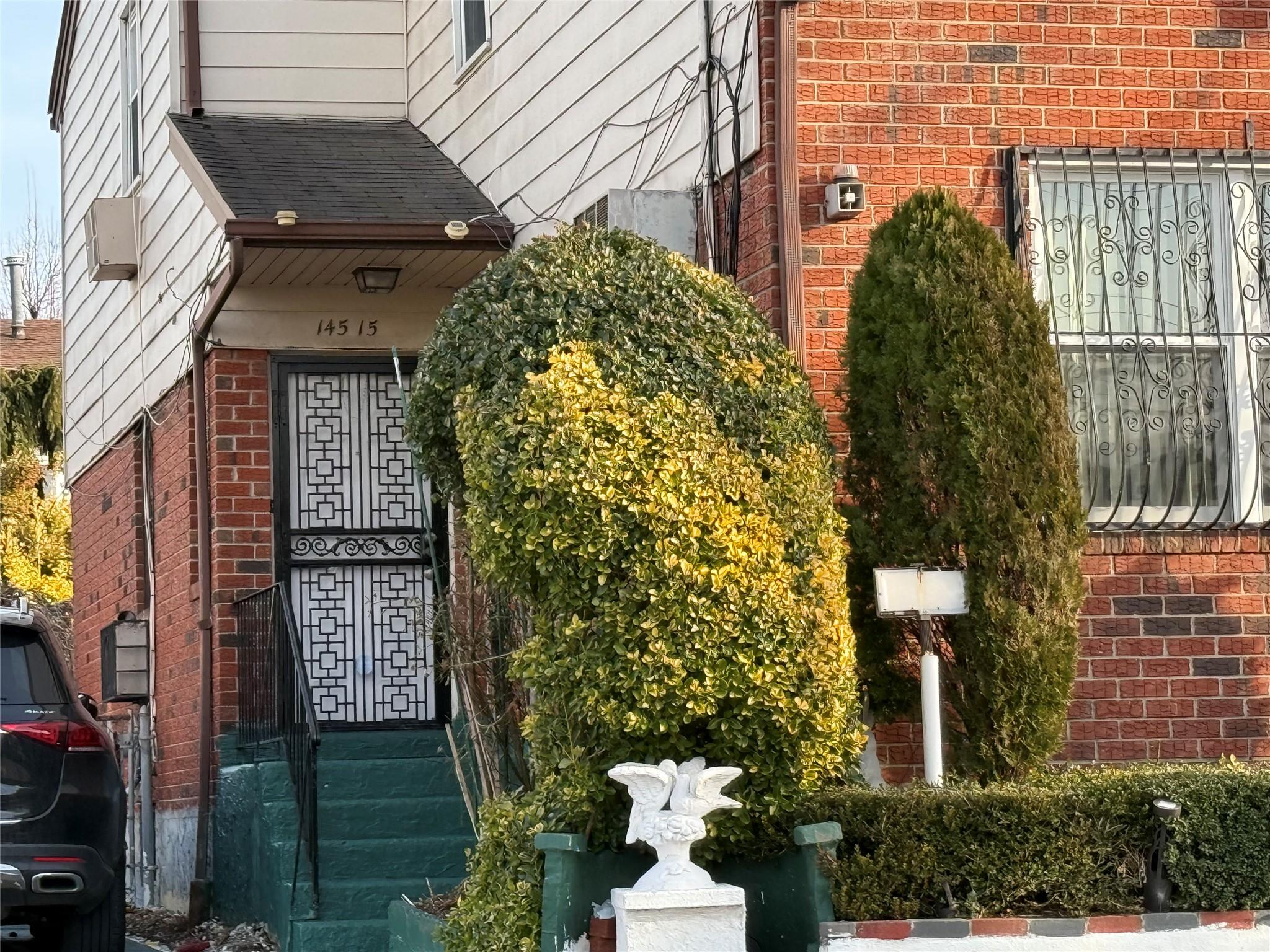 223rd Street 2nd Fl, Springfield Gardens, Queens, NY - 3 Bedrooms  
2 Bathrooms - 