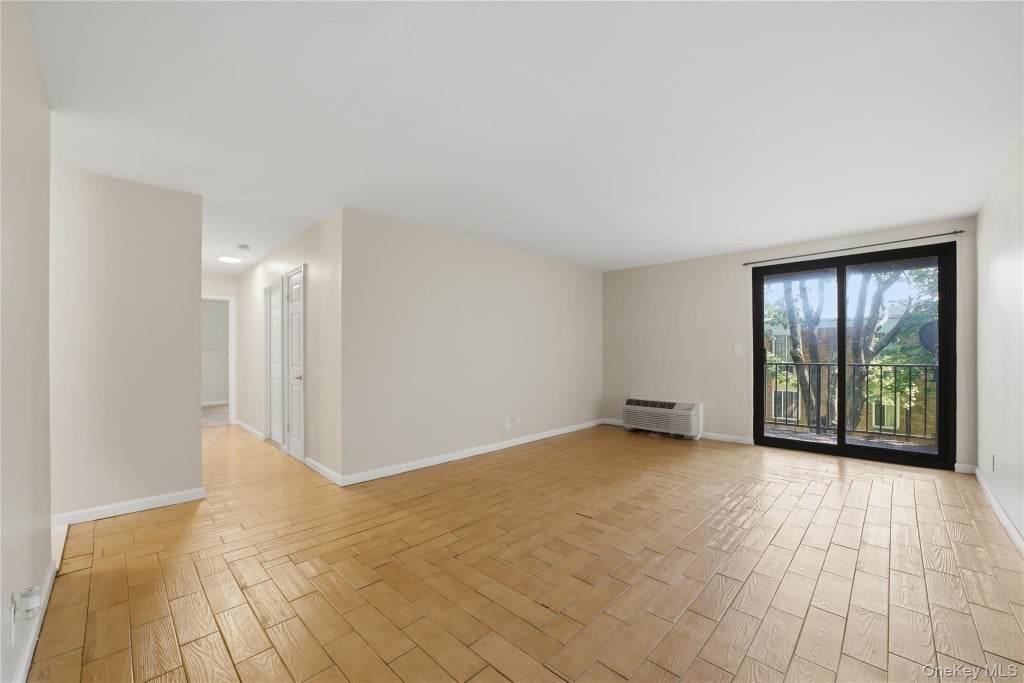 Photo of 421 N Broadway #17, Yonkers, NY 10701 (MLS # 1048844)