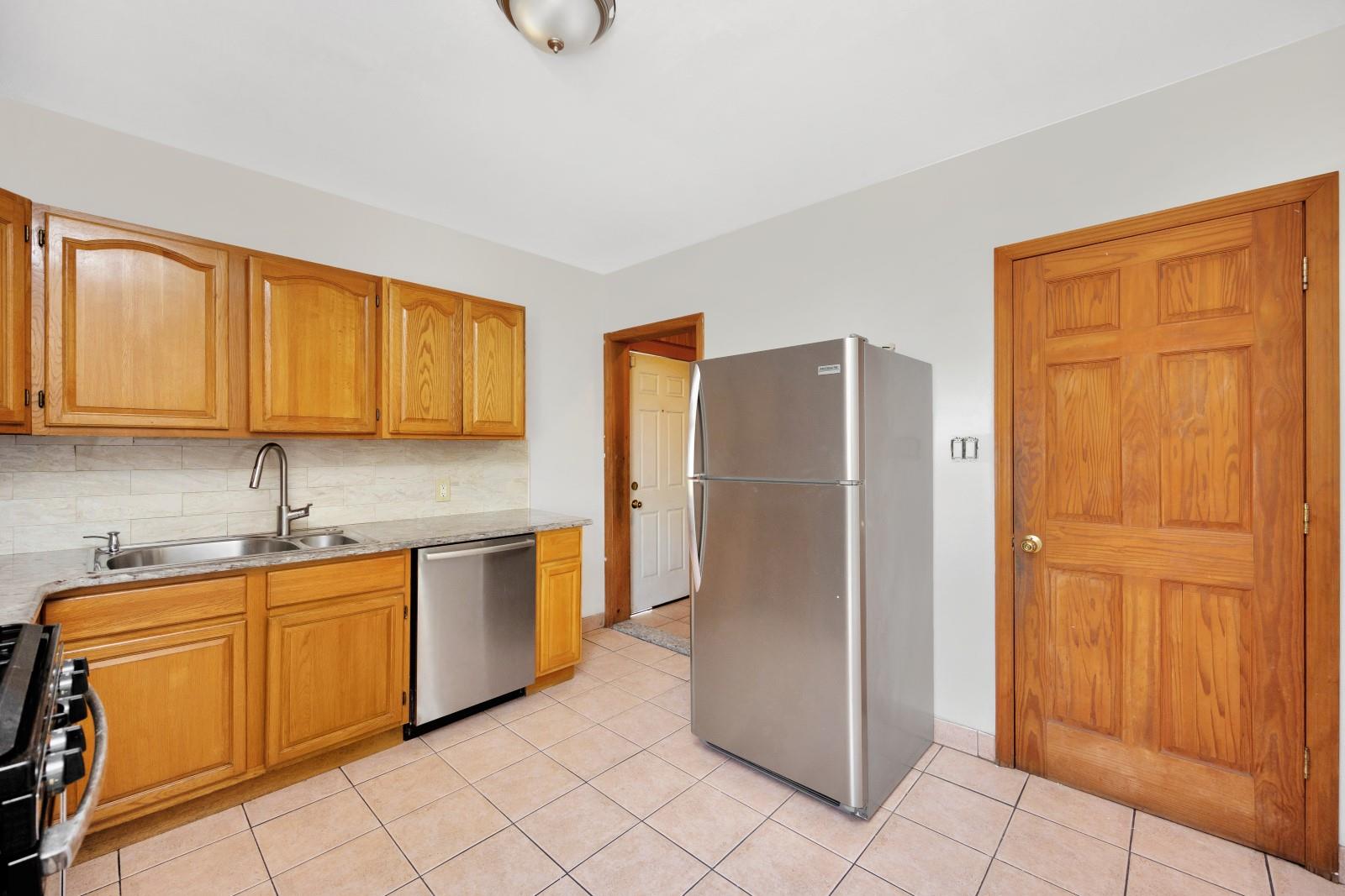 10 Wellington Place, Hempstead, New York image 9