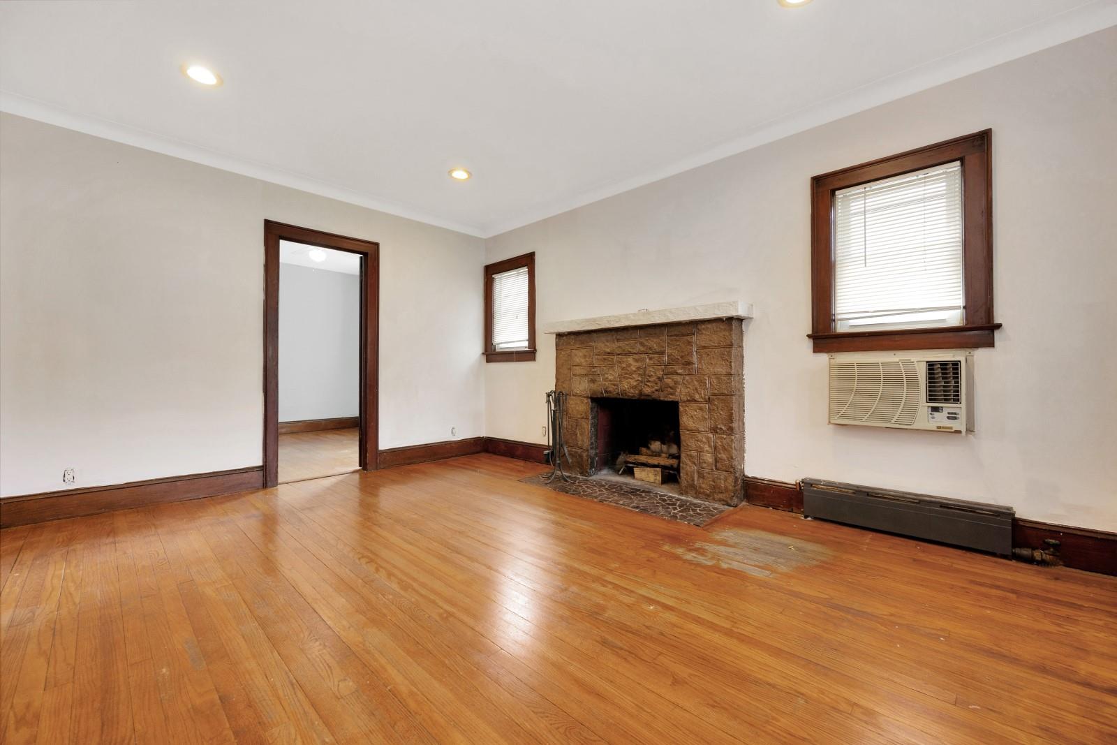 10 Wellington Place, Hempstead, New York image 6