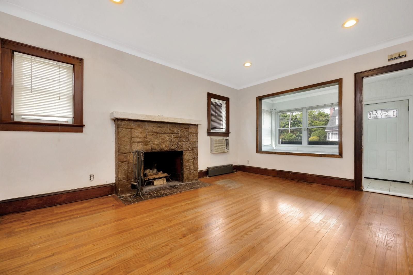 10 Wellington Place, Hempstead, New York image 7