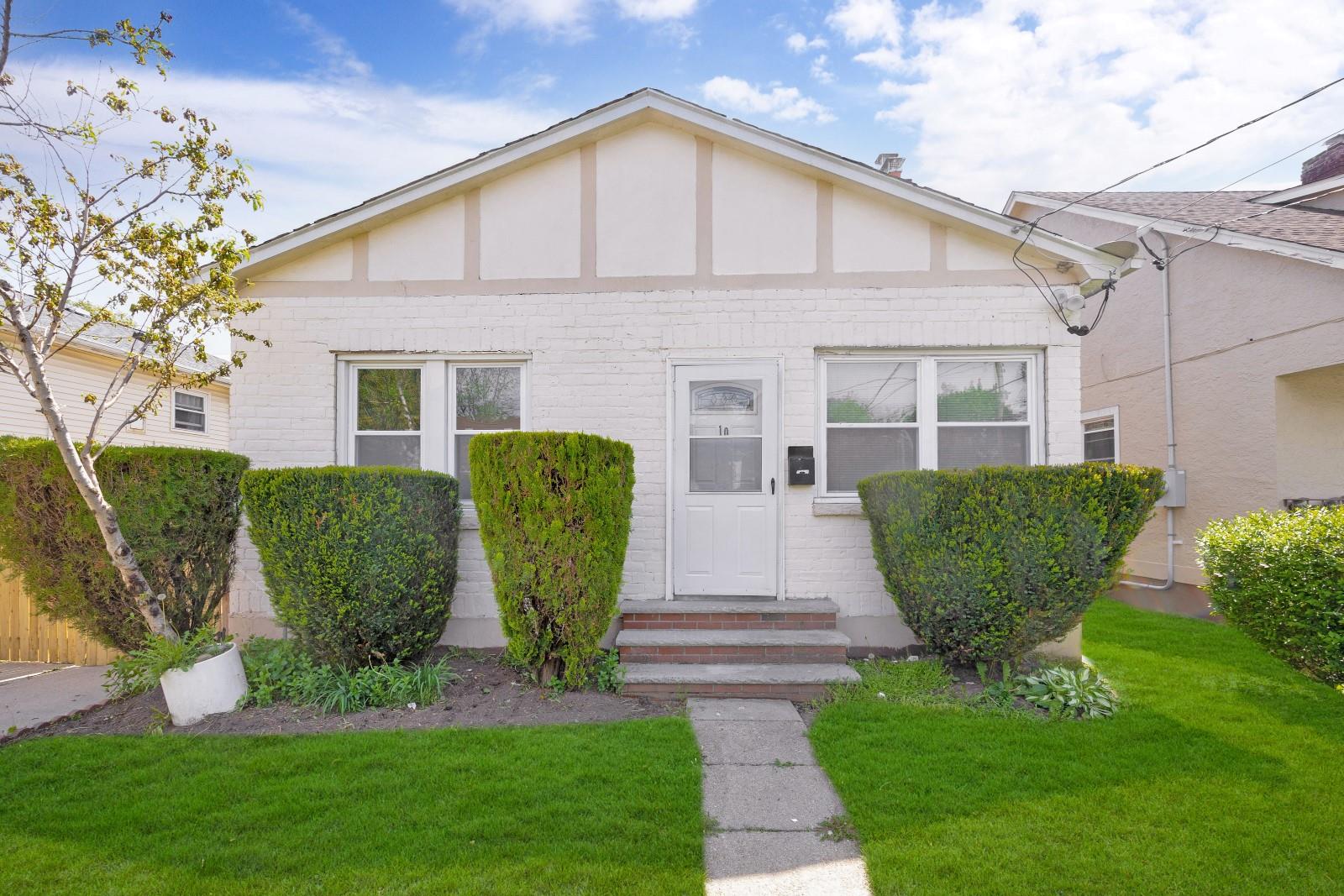 10 Wellington Place, Hempstead, New York image 1