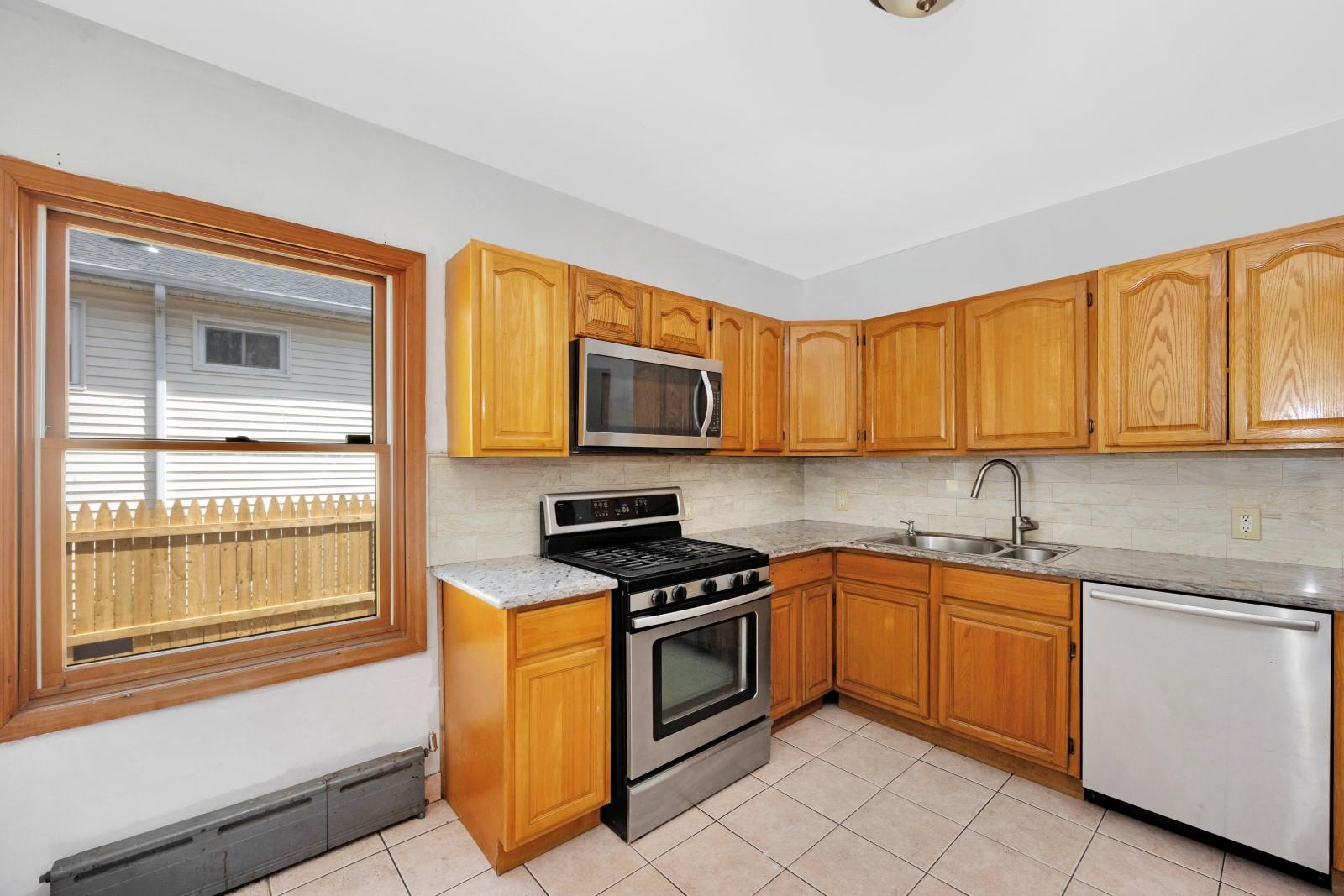 10 Wellington Place, Hempstead, New York image 8
