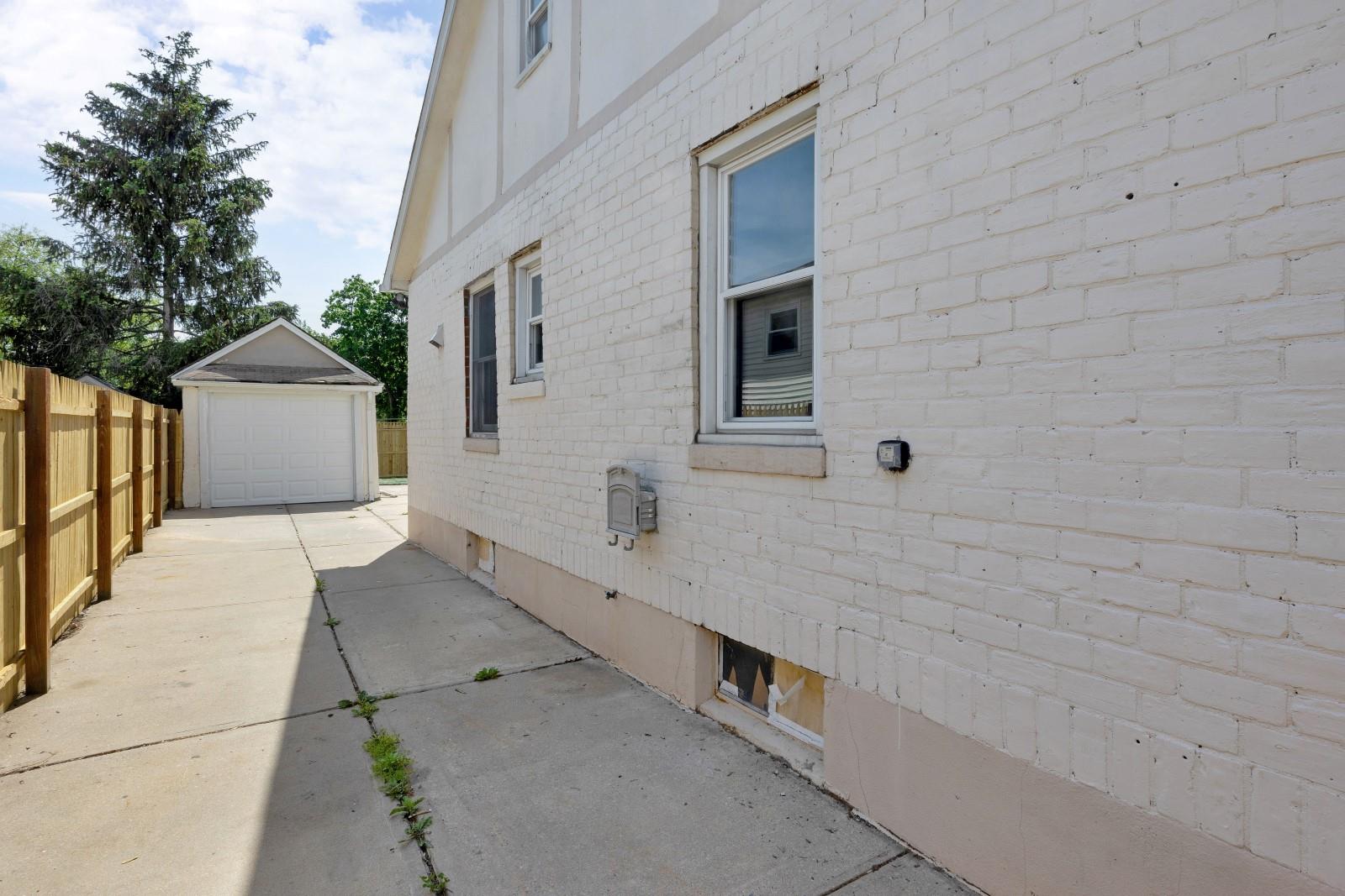 10 Wellington Place, Hempstead, New York image 19