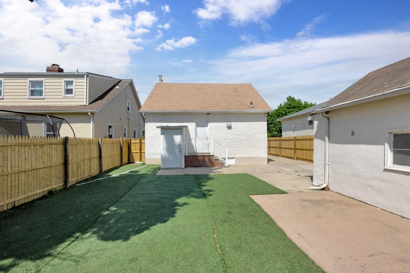 10 Wellington Place, Hempstead, New York image 23