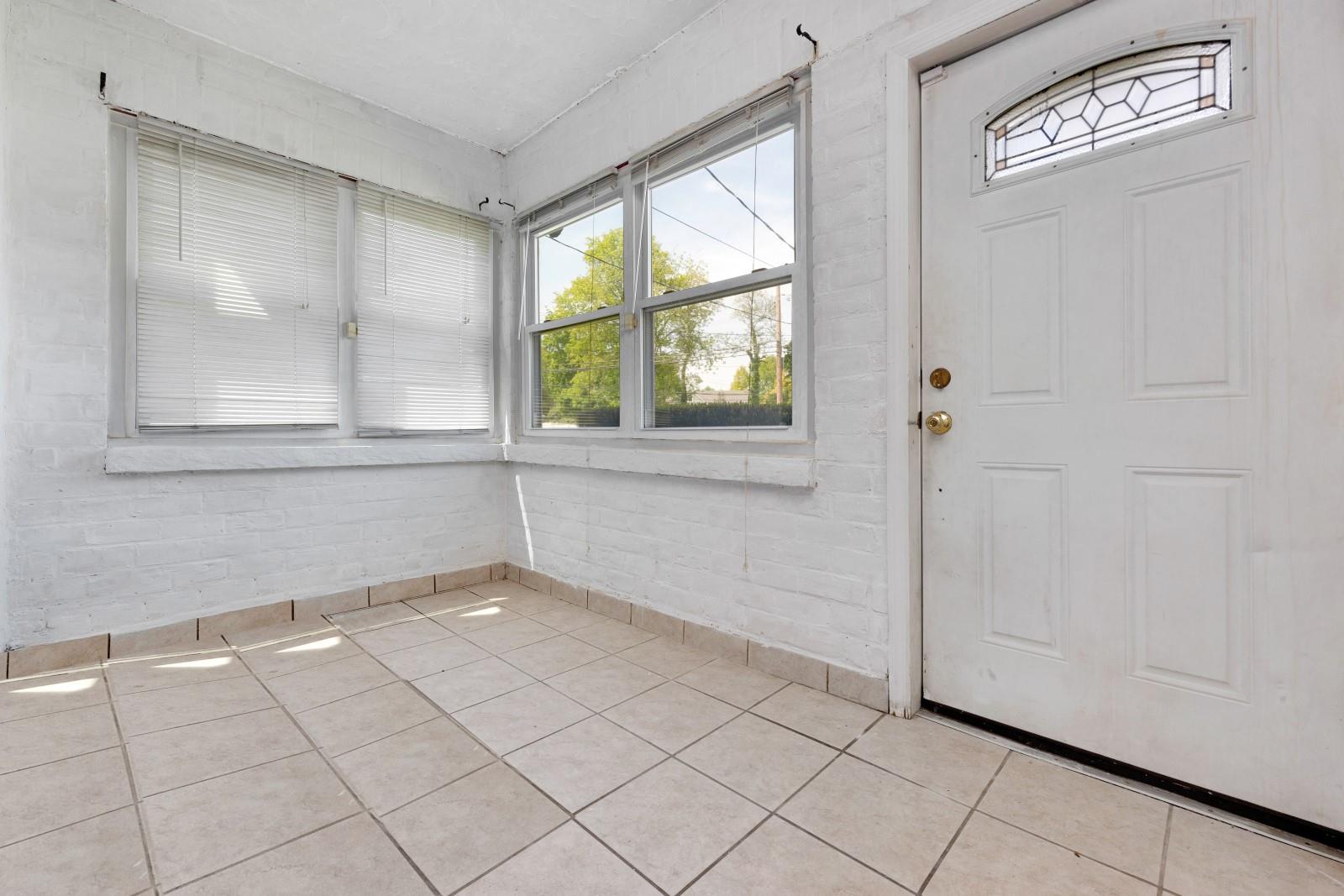 10 Wellington Place, Hempstead, New York image 4