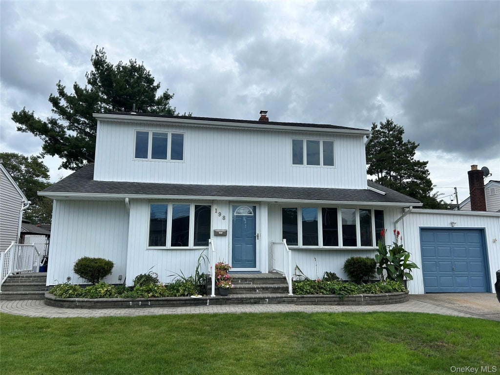 Photo of 198 Dartmouth Drive, Hicksville, NY 11801 (MLS # 1060588)