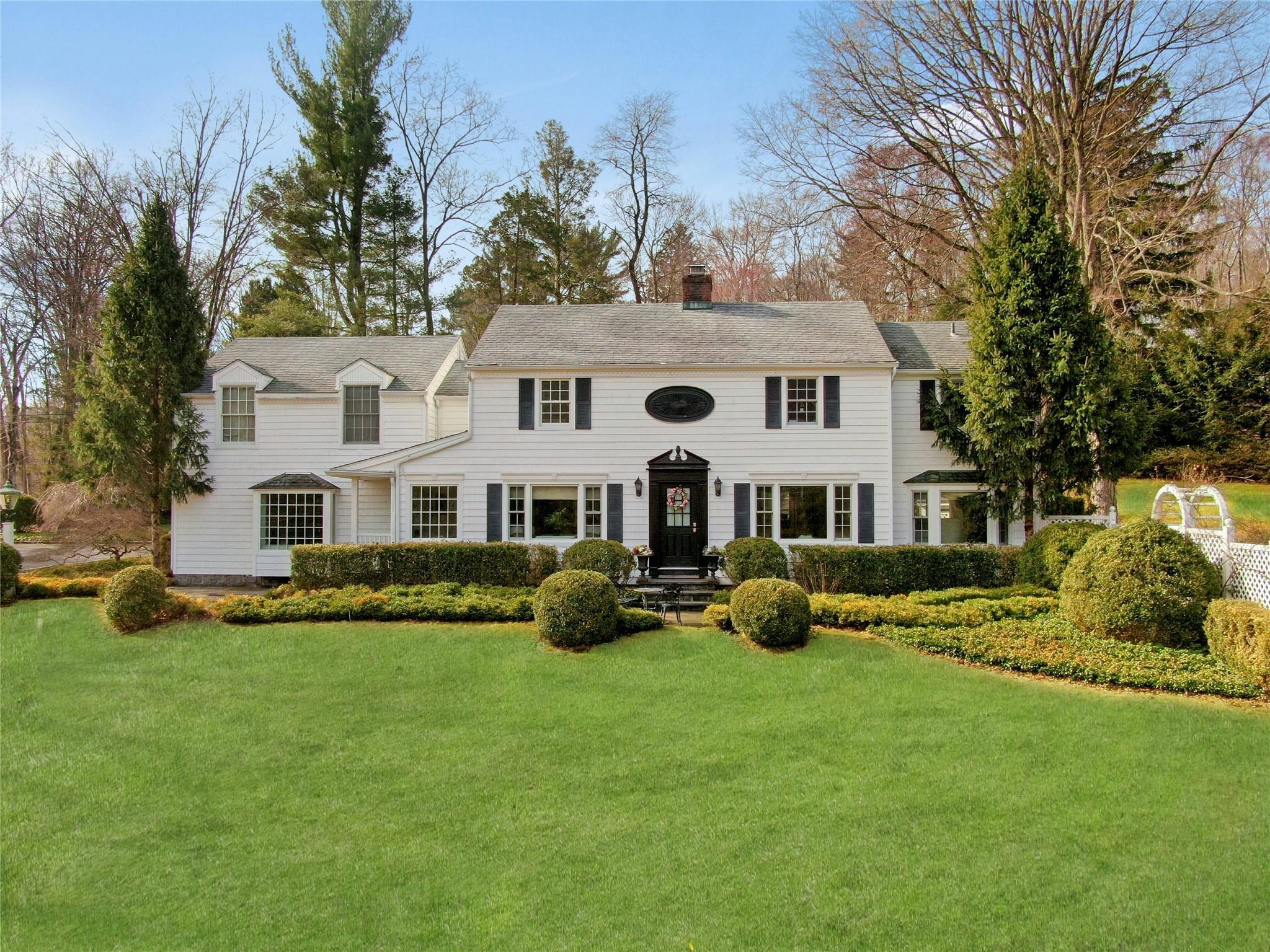 Bittersweet Lane, Mount Kisco, New York - 4 Bedrooms  
6 Bathrooms  
14 Rooms - 