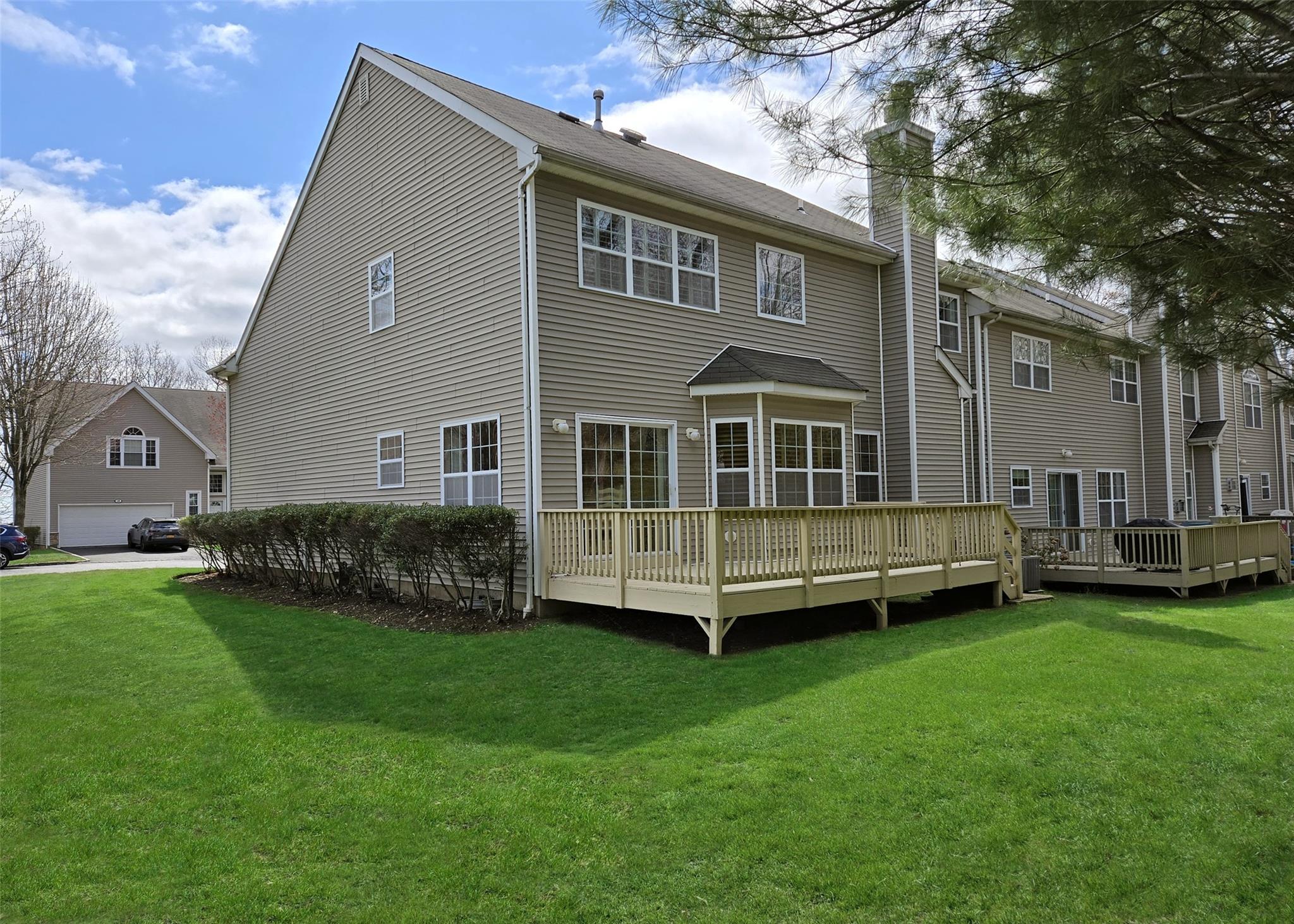 11 Arielle Court, Islandia, Florida image 2