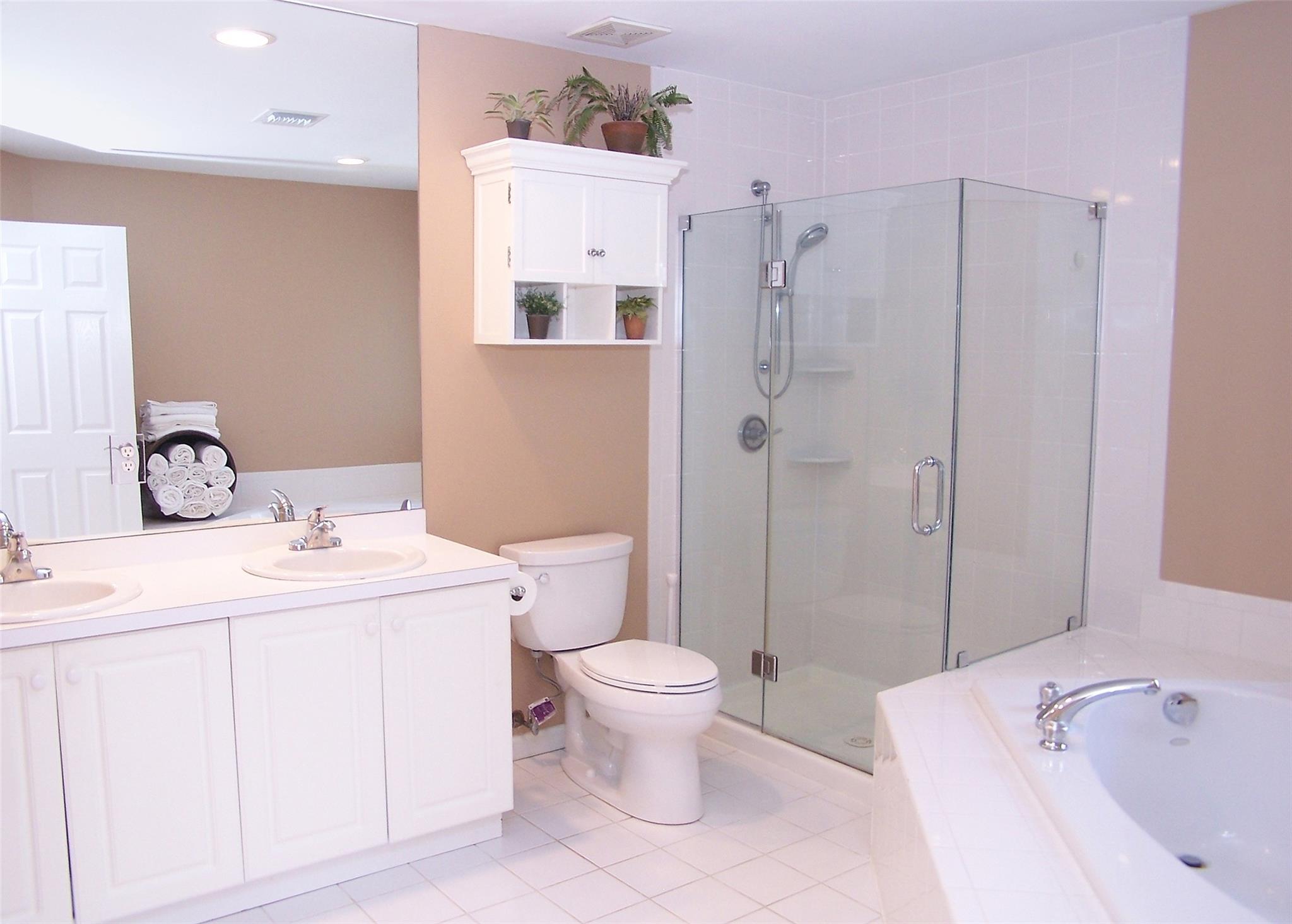 11 Arielle Court, Islandia, Florida image 21
