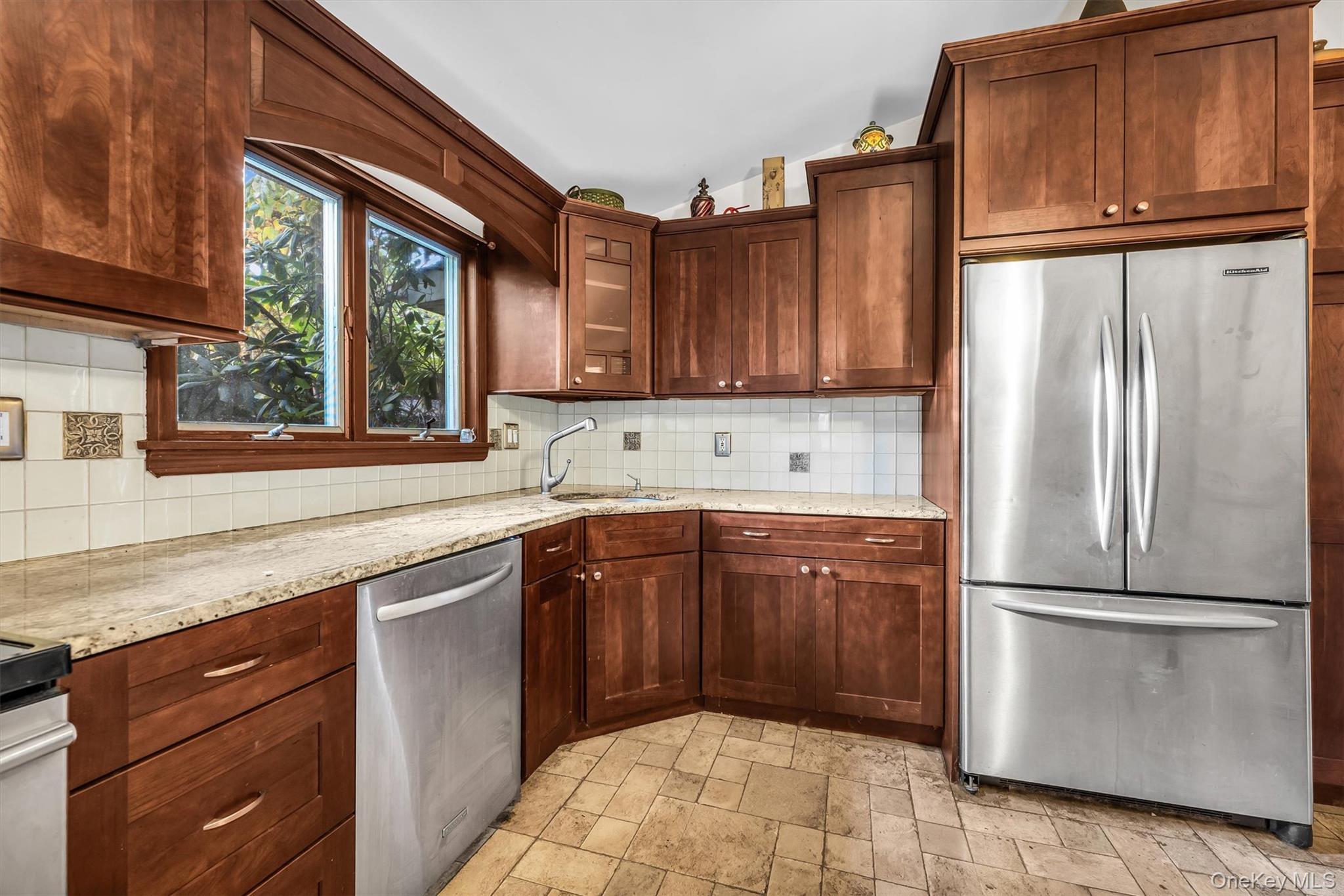 100 Ridgewood Avenue