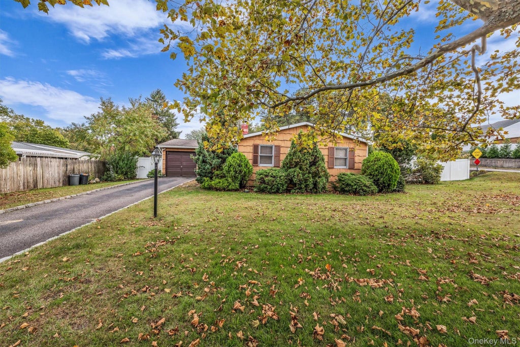 Photo of 100 Ridgewood Avenue, Holtsville, NY 11742 (MLS # 1064873)