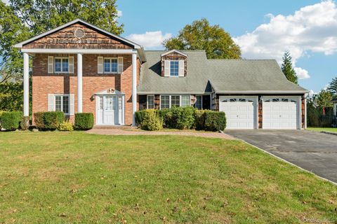 Photo of 10 Aron Drive, Woodbury, NY 11797 (MLS # 925591)