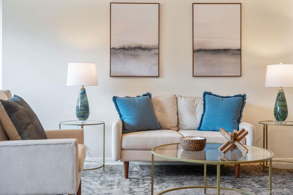 Photo of 100 High Point Drive #305, Hartsdale, NY 10530 (MLS # 941859)