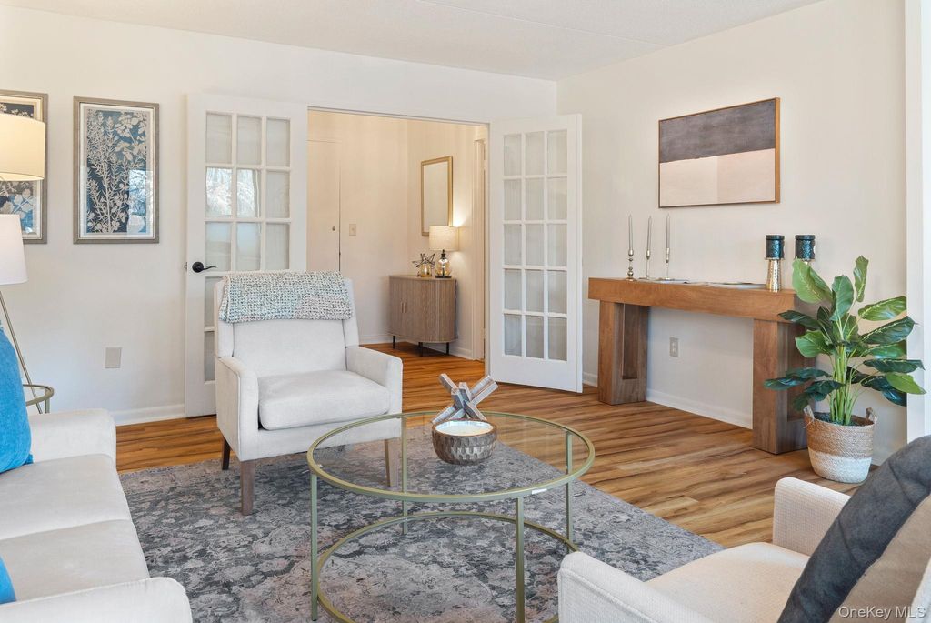 Photo of 100 High Point Drive #305, Hartsdale, NY 10530 (MLS # 941859)