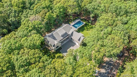 Homes For Sale - 1355 Little Peconic Bay Road<br/> Suffolk County, Cutchogue, NY 11935