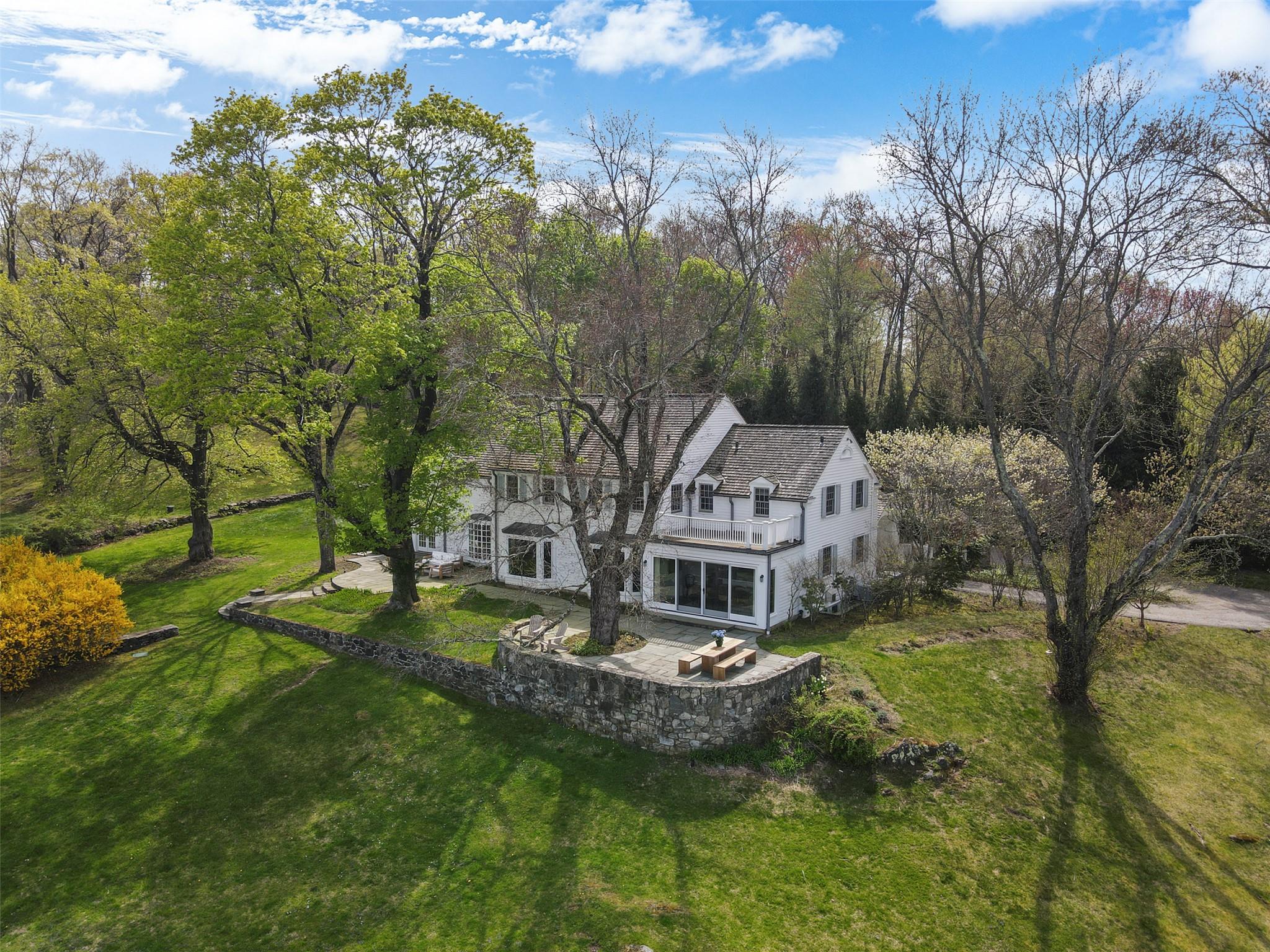 Baldwin Road, Mount Kisco, New York - 5 Bedrooms  
5 Bathrooms  
11 Rooms - 