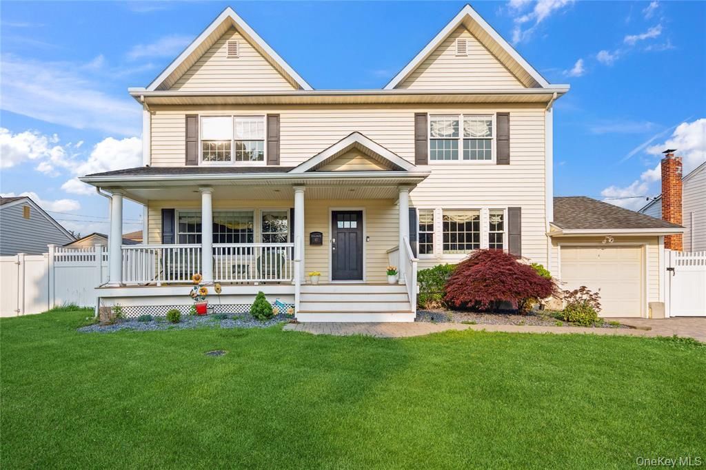 Photo of 47 Syosset Circle, Syosset, NY 11791 (MLS # 923122)