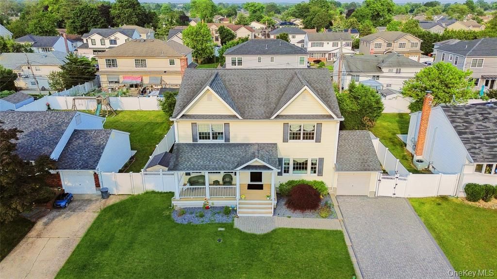 Photo of 47 Syosset Circle, Syosset, NY 11791 (MLS # 923122)