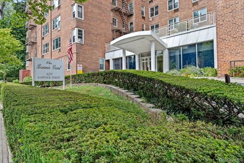 Photo of 629 Kappock Street #7N, Bronx, NY 10463 (MLS # 1027469)