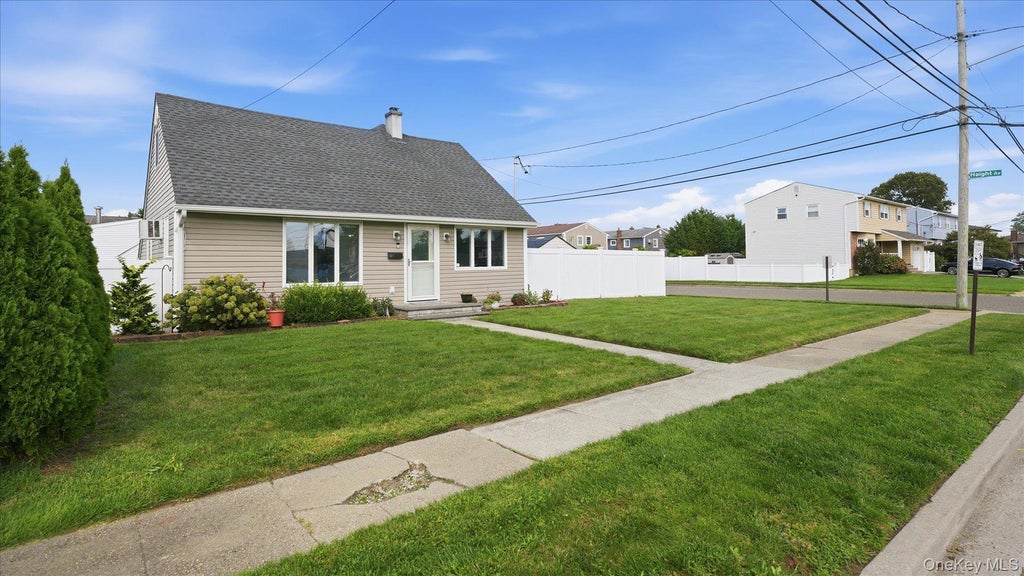 Photo of 47 Berkeley Place, Massapequa, NY 11758 (MLS # 1047045)