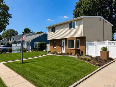 Homes For Sale - 40 Buttercup Lane<br/> Levittown, NY 11756