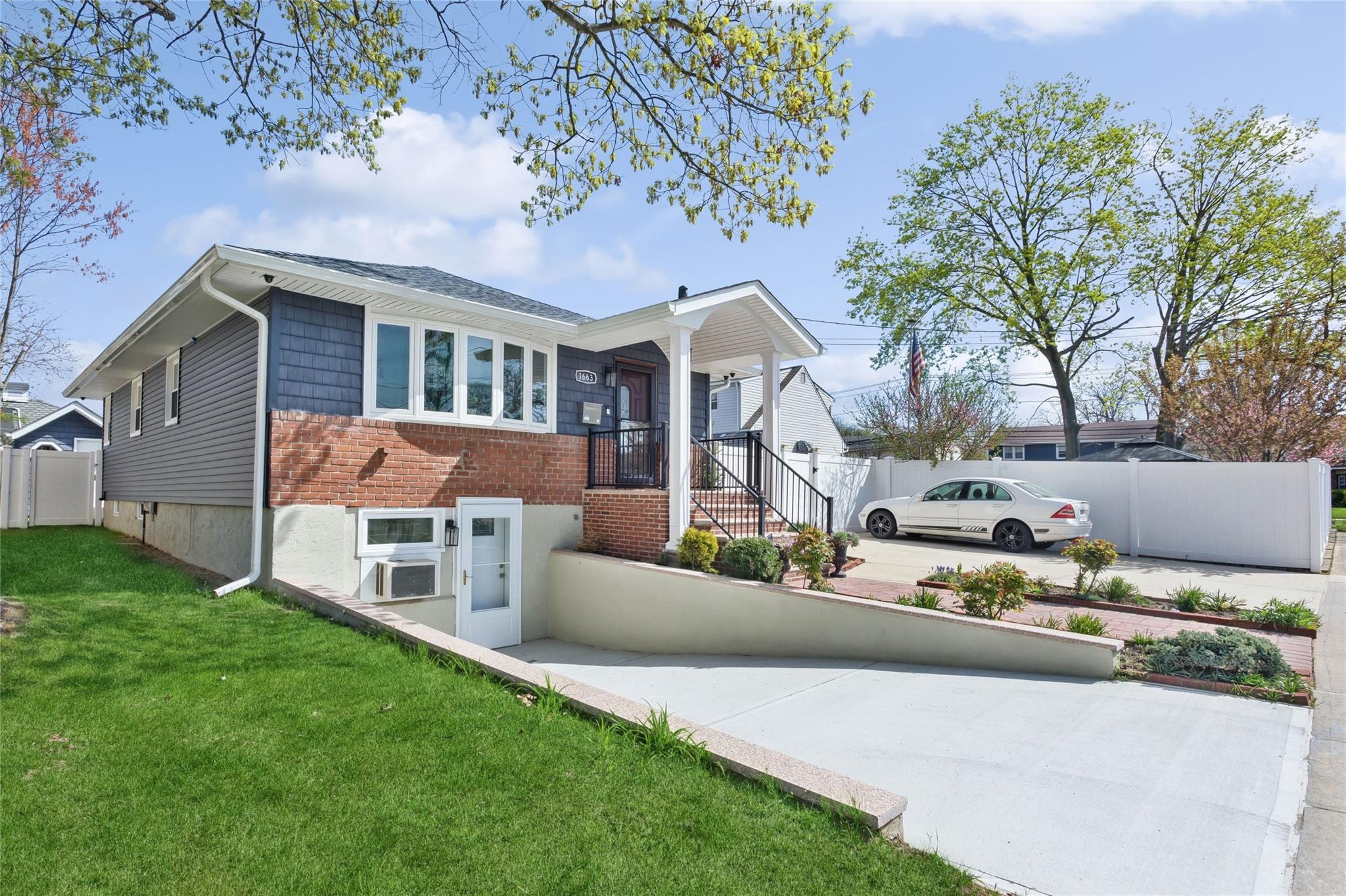 1663 John Street, Merrick, New York image 33