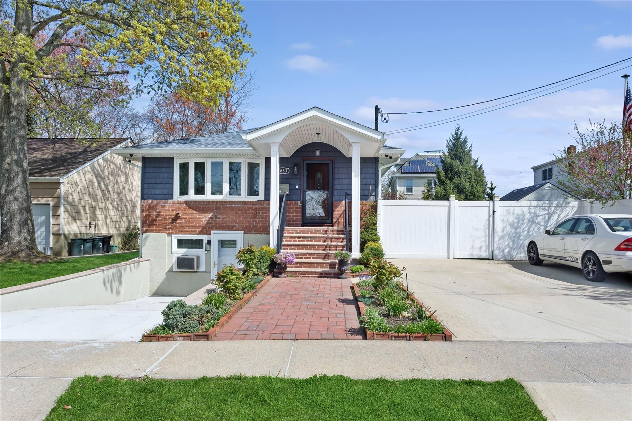 1663 John Street