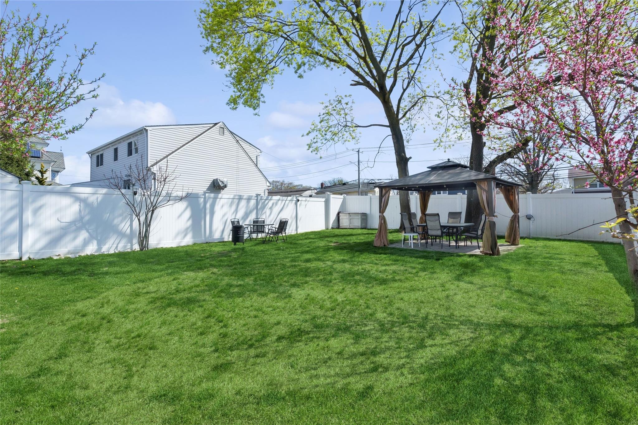 1663 John Street, Merrick, New York image 35