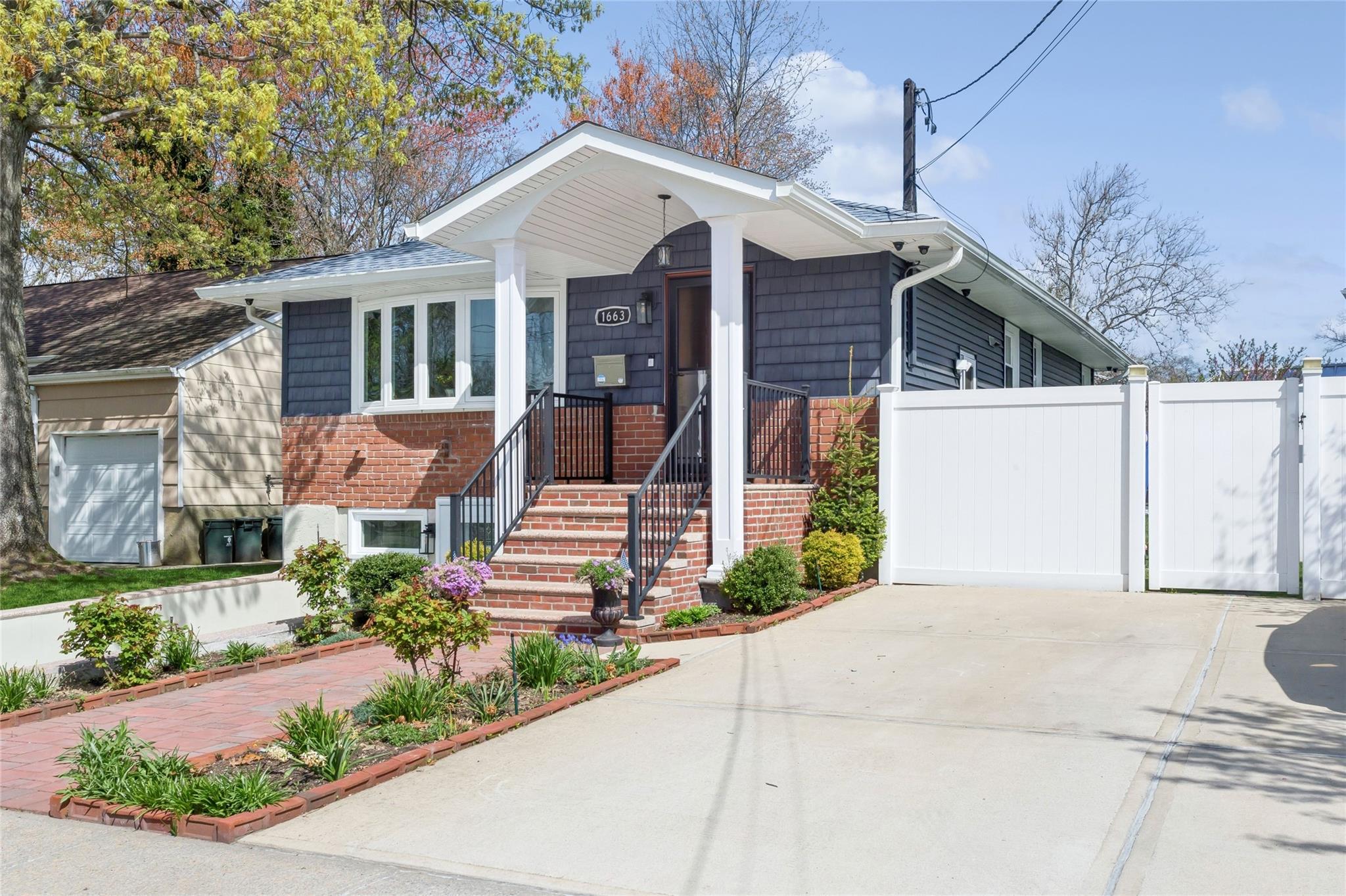 1663 John Street