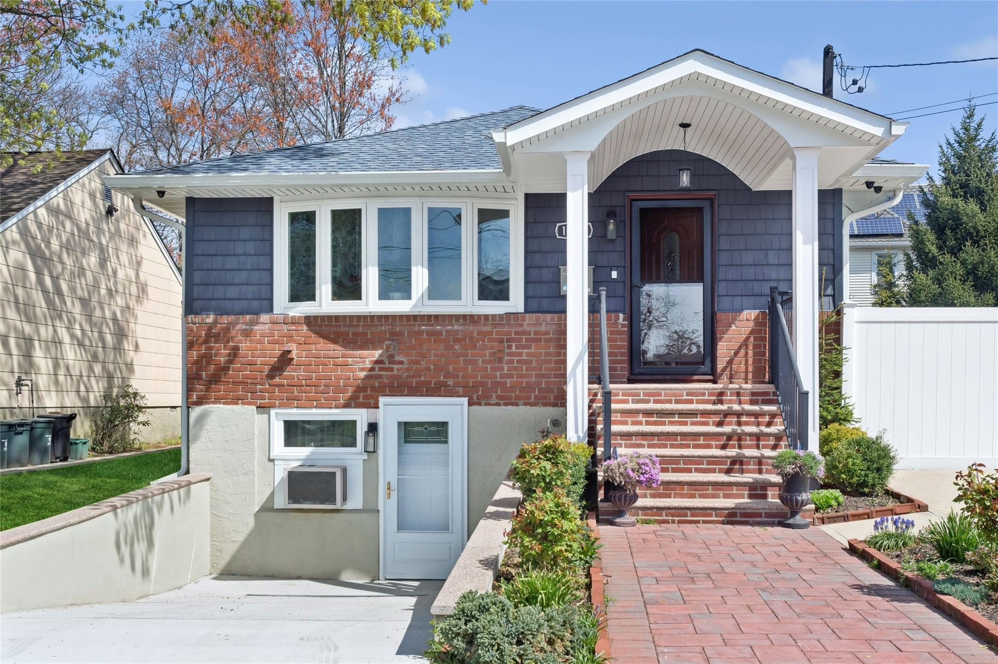 1663 John Street