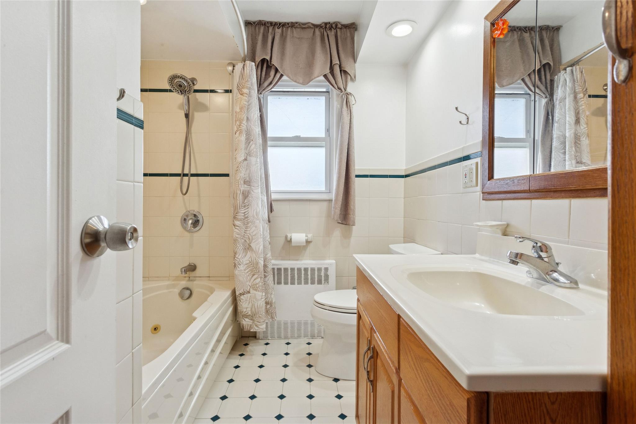 1663 John Street, Merrick, New York image 32