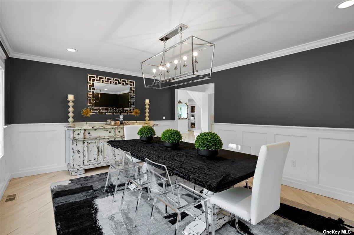 5 Landing Court, Dix Hills, New York image 3