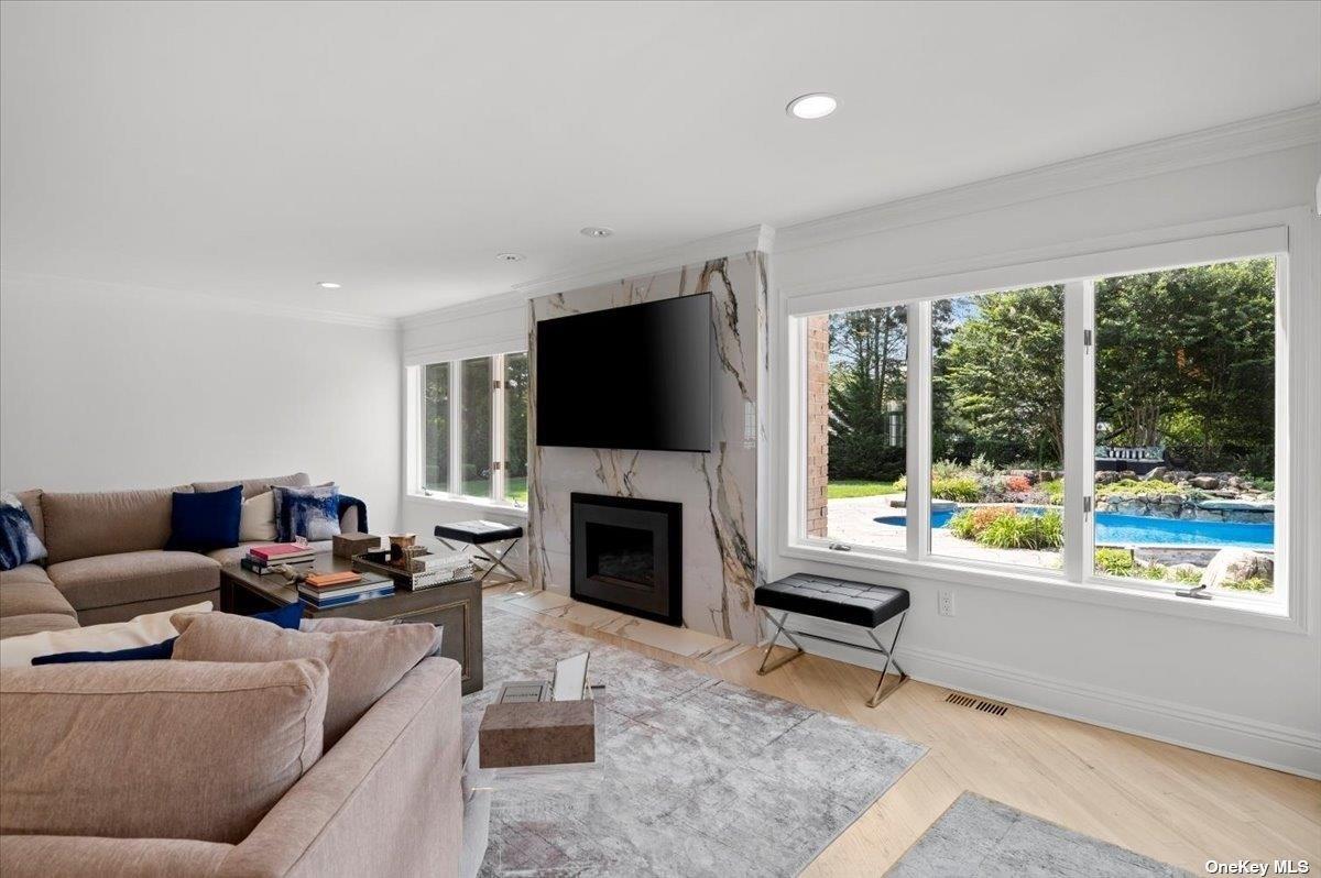 5 Landing Court, Dix Hills, New York image 12