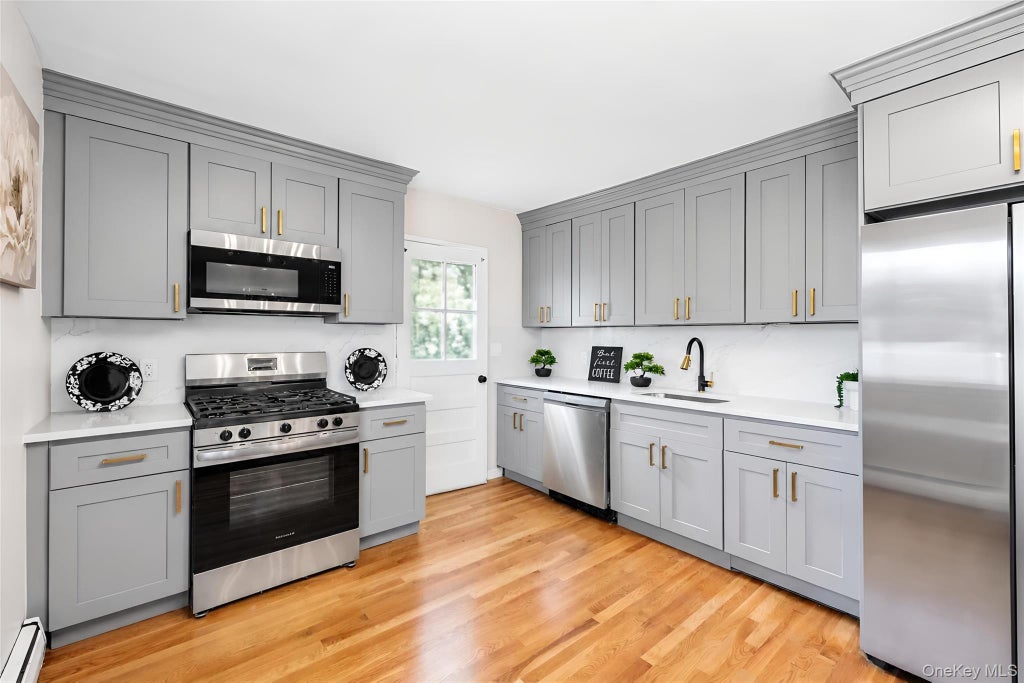 Photo of 1712 Trinity Street, West Babylon, NY 11704 (MLS # 1068394)