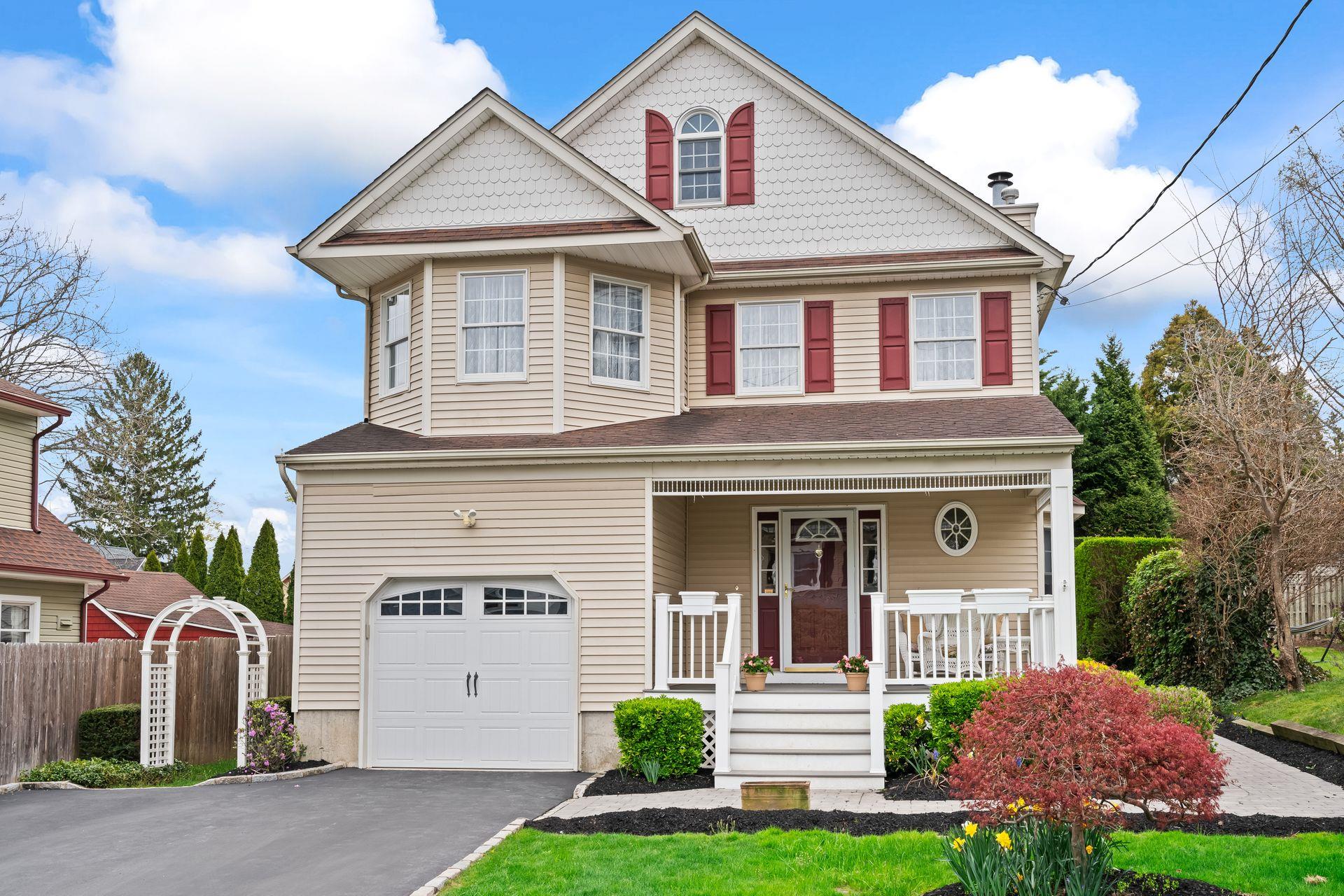 Property for Sale at Sterling Court, Huntington, Hamptons, NY - Bedrooms: 4 
Bathrooms: 3  - $959,000