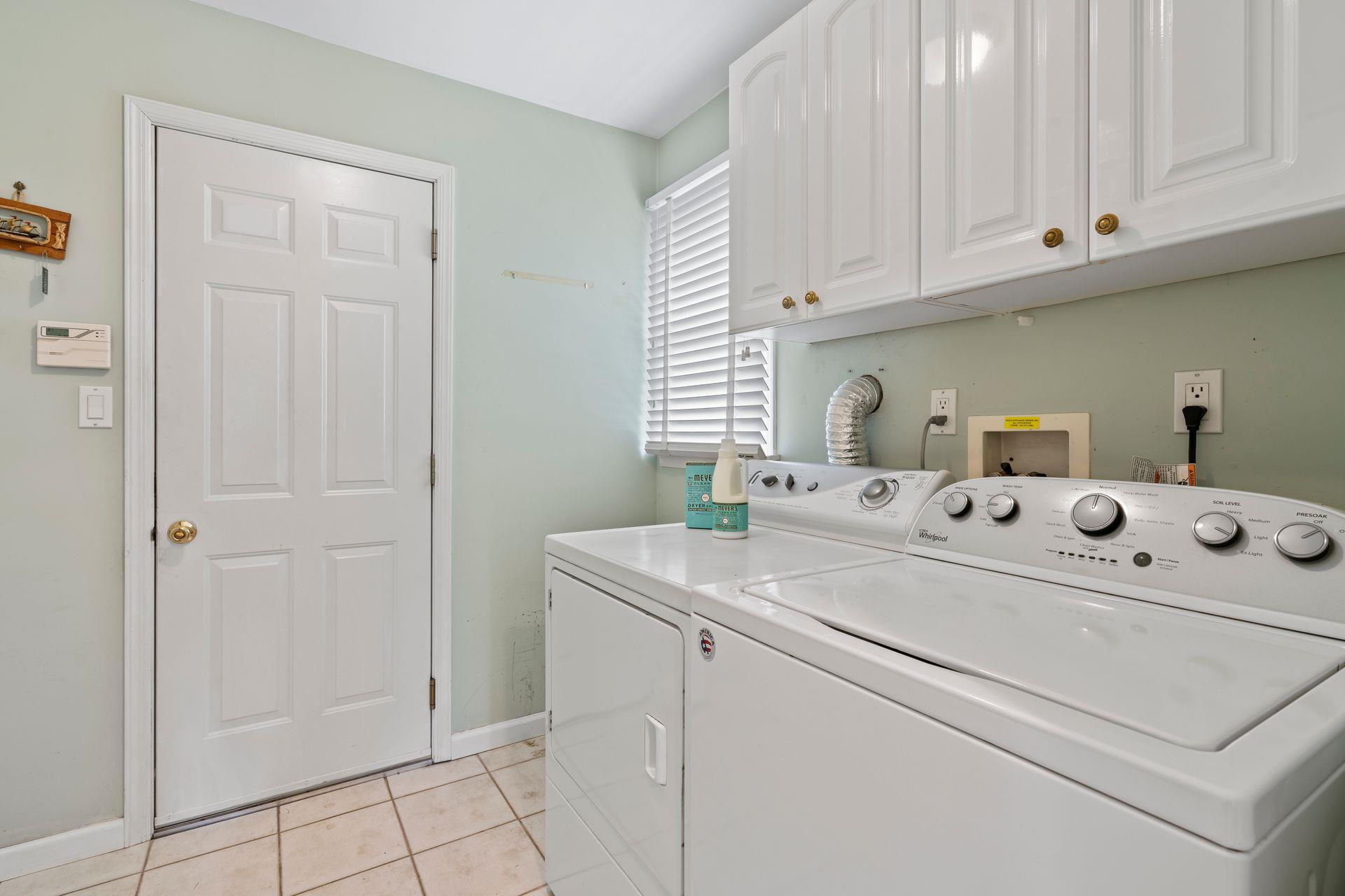 40 Sterling Court, Huntington, New York image 6