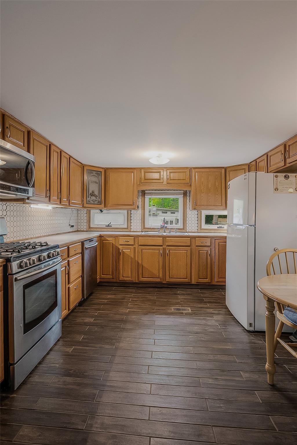 658-F7 Sound Avenue Avenue, Calverton, New York image 3