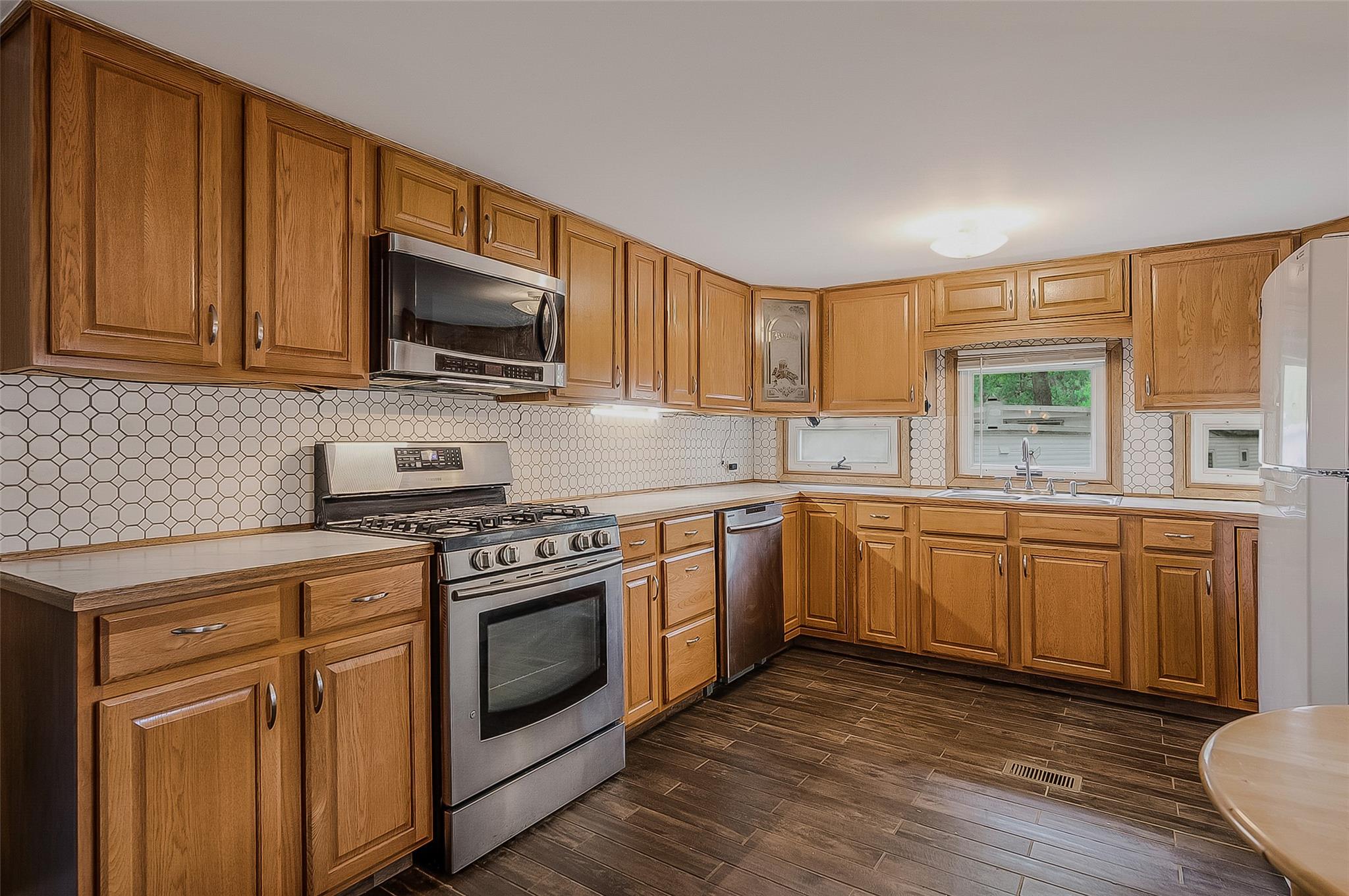 658-F7 Sound Avenue Avenue, Calverton, New York image 5
