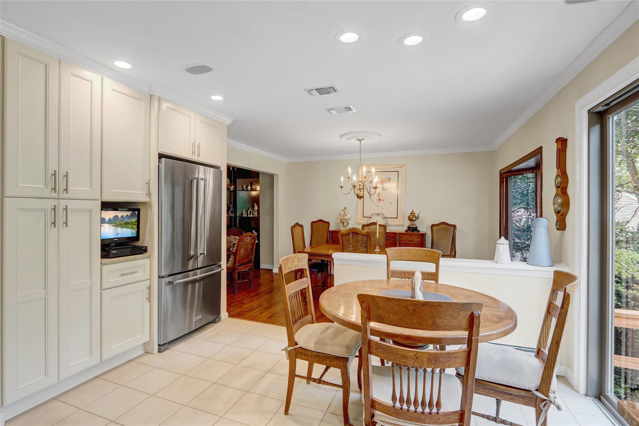 77 Barry Lane, Syosset, New York image 10